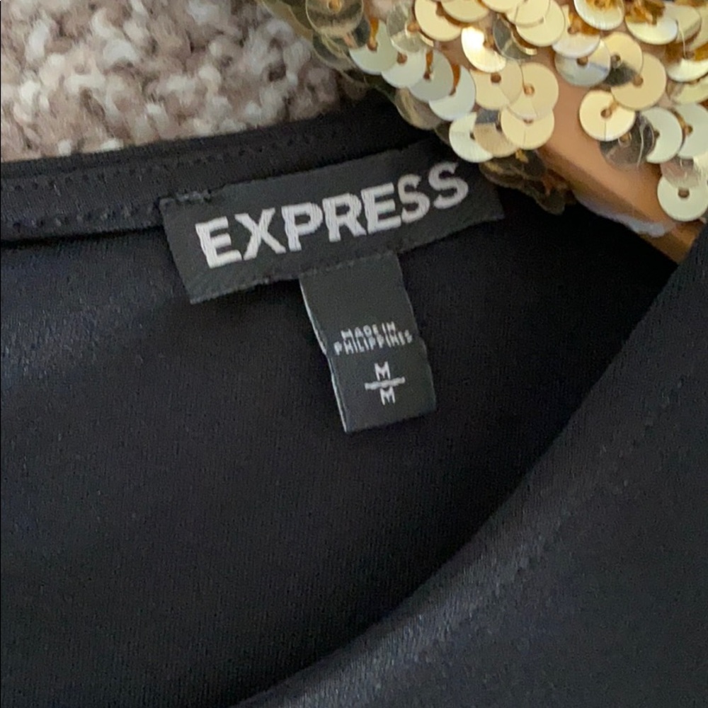 EXPRESS CROP TOP💜 - Picture 2 of 4